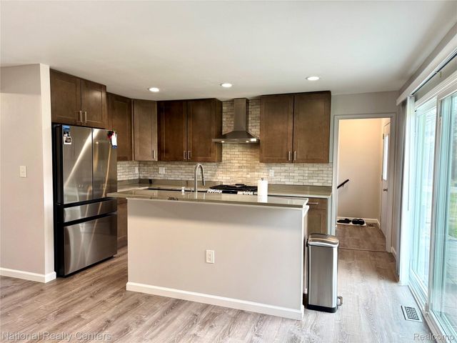 40684 Village Wood Road, Novi, MI 48375