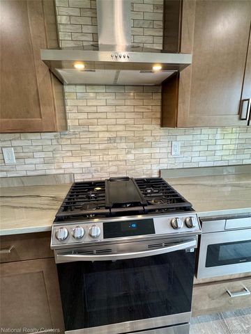 40684 Village Wood Road, Novi, MI 48375