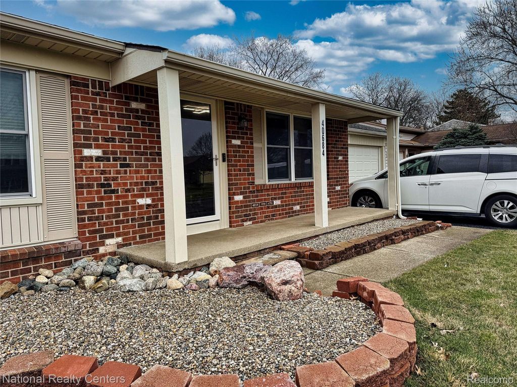 40684 Village Wood Road, Novi, MI 48375