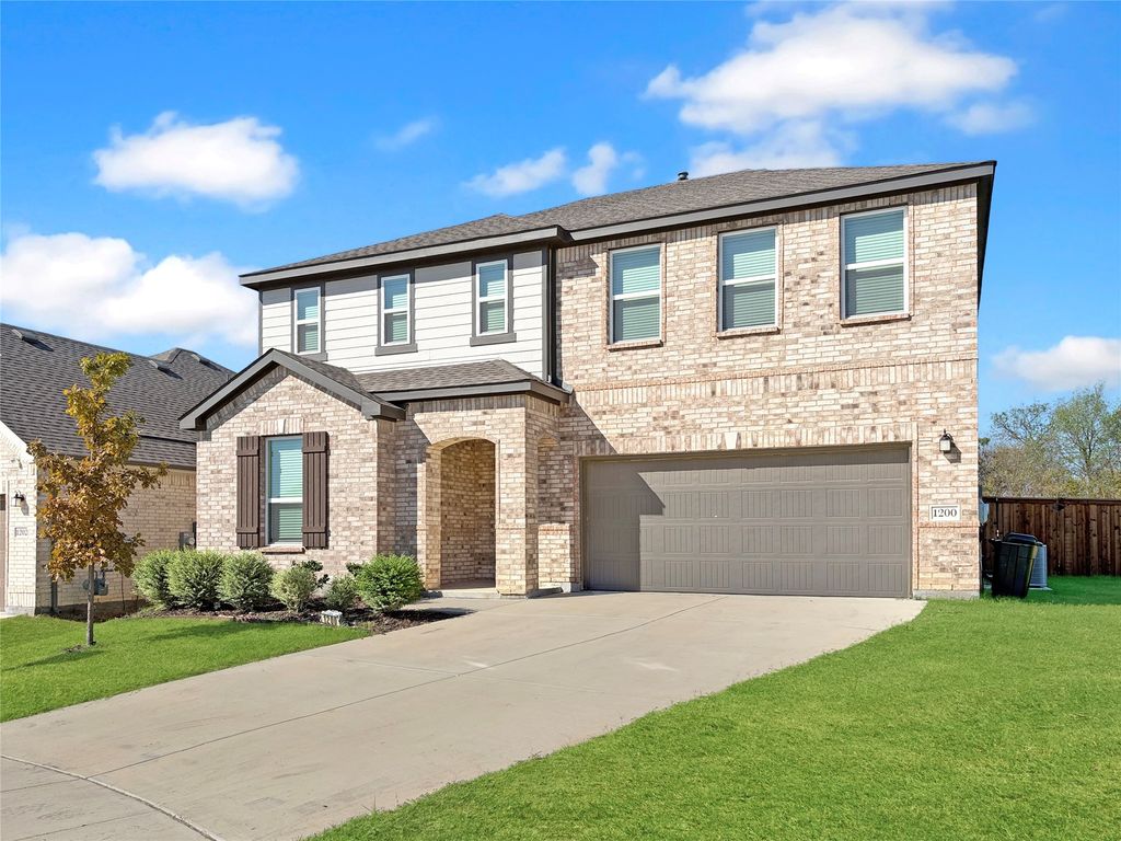 1200 Lancaster Drive, Justin, TX 76247
