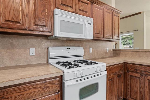3825 Pamela Lane, Yukon, OK 73099