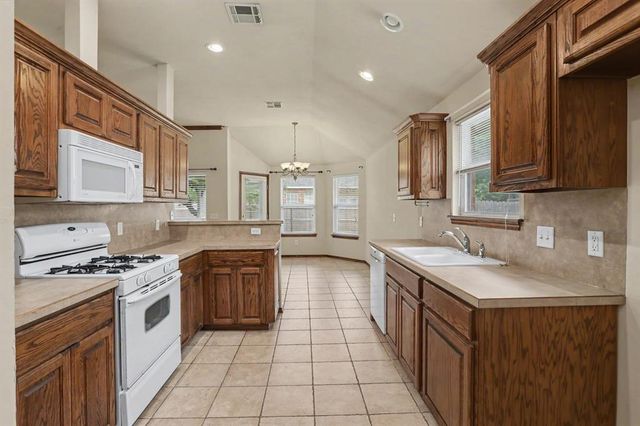 3825 Pamela Lane, Yukon, OK 73099