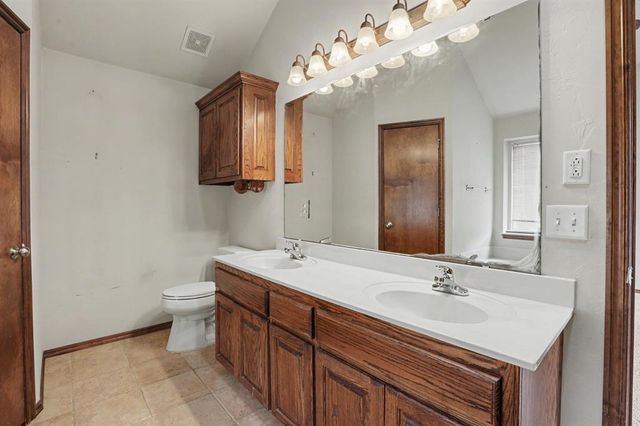 3825 Pamela Lane, Yukon, OK 73099