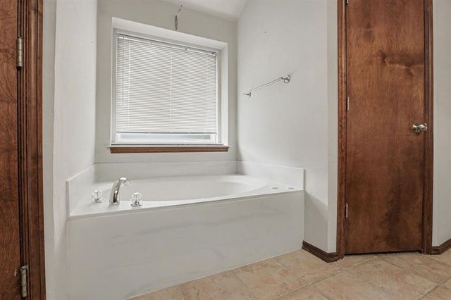 3825 Pamela Lane, Yukon, OK 73099