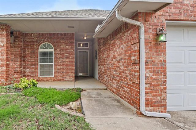 3825 Pamela Lane, Yukon, OK 73099