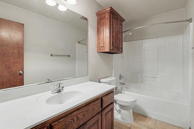 3825 Pamela Lane, Yukon, OK 73099