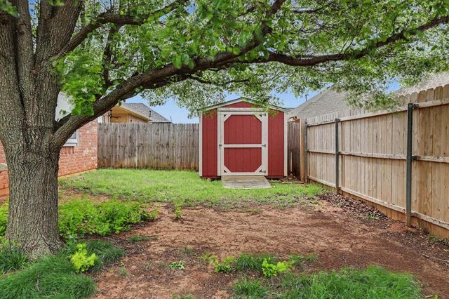 3825 Pamela Lane, Yukon, OK 73099