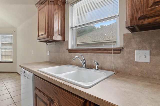3825 Pamela Lane, Yukon, OK 73099