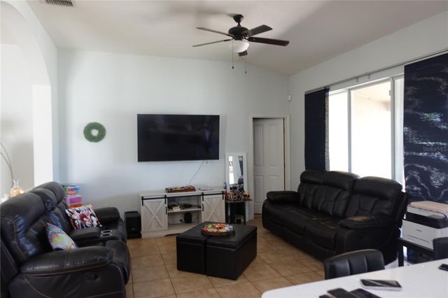 945 TRAMELLS TRAIL, Kissimmee, FL 34744