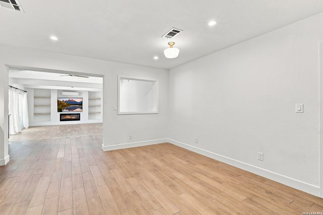 209 DANDELION LN, Castle Hills, TX 78213