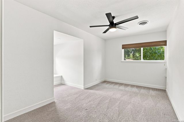209 DANDELION LN, Castle Hills, TX 78213