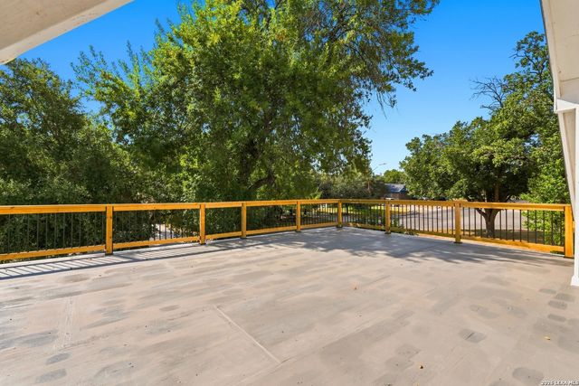 209 DANDELION LN, Castle Hills, TX 78213