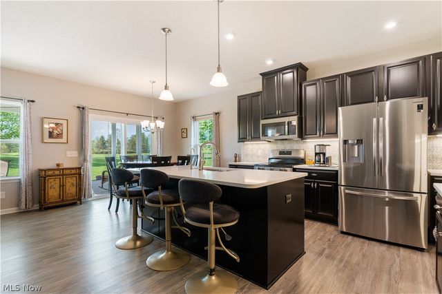 5810 Quarry Lake Drive SE, East Canton, OH 44730