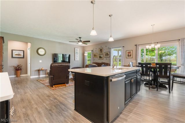 5810 Quarry Lake Drive SE, East Canton, OH 44730