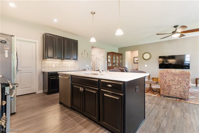 5810 Quarry Lake Drive SE, East Canton, OH 44730