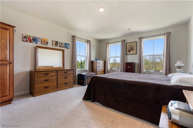 5810 Quarry Lake Drive SE, East Canton, OH 44730
