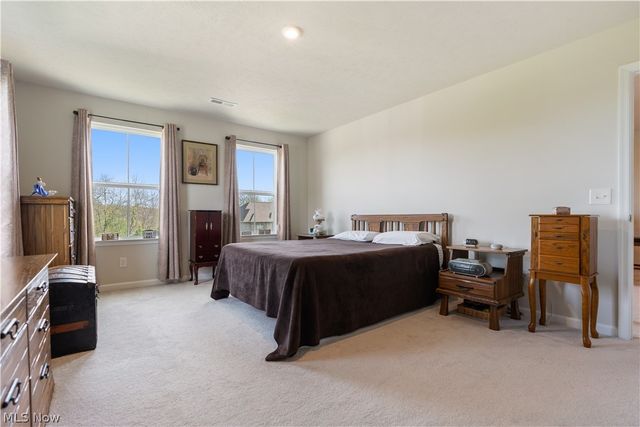 5810 Quarry Lake Drive SE, East Canton, OH 44730