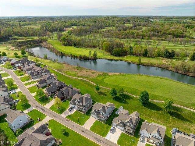 5810 Quarry Lake Drive SE, East Canton, OH 44730