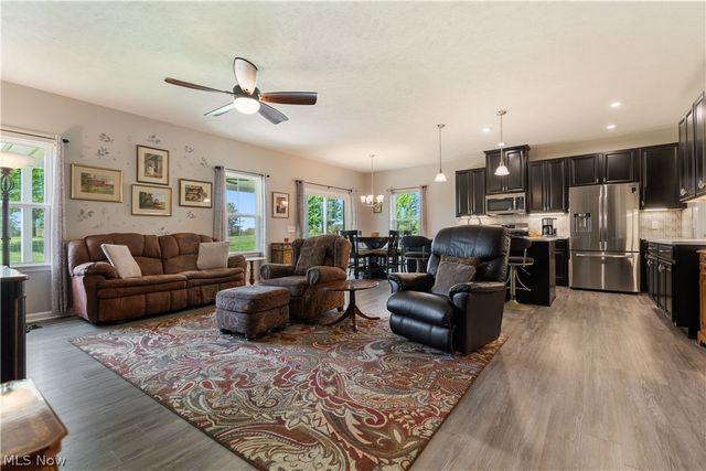 5810 Quarry Lake Drive SE, East Canton, OH 44730