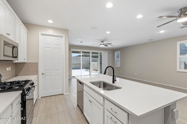 12101 E Ryscott Circle, Vail, AZ 85641