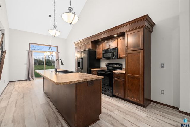 2904 E Indigo Pl Place, Sioux Falls, SD 57108