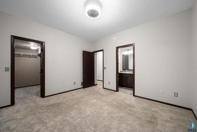 2904 E Indigo Pl Place, Sioux Falls, SD 57108