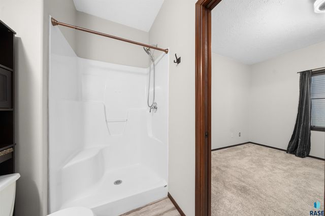 2904 E Indigo Pl Place, Sioux Falls, SD 57108