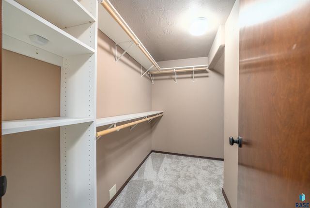 2904 E Indigo Pl Place, Sioux Falls, SD 57108