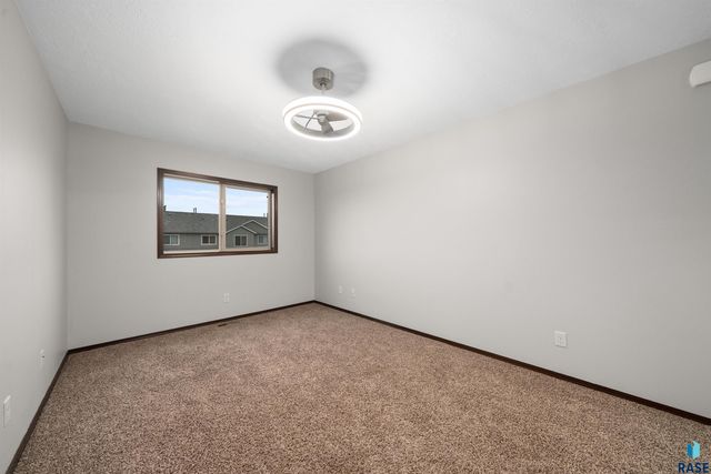 2904 E Indigo Pl Place, Sioux Falls, SD 57108