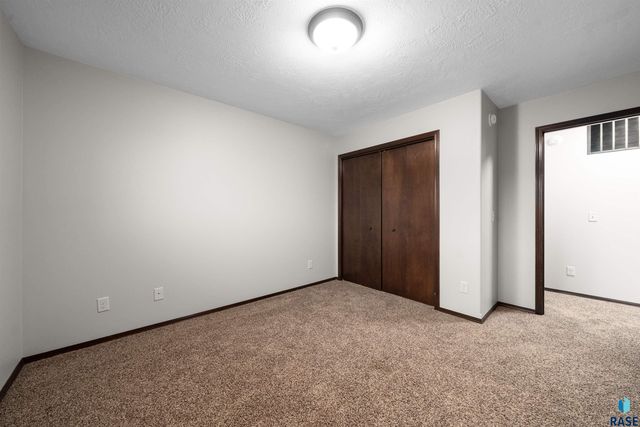 2904 E Indigo Pl Place, Sioux Falls, SD 57108