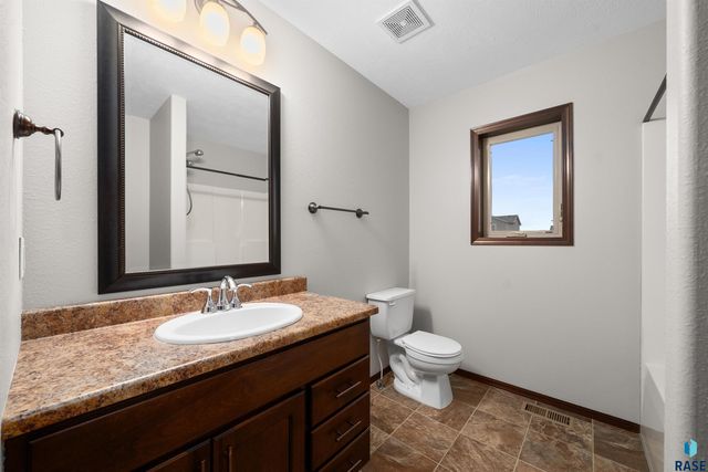 2904 E Indigo Pl Place, Sioux Falls, SD 57108