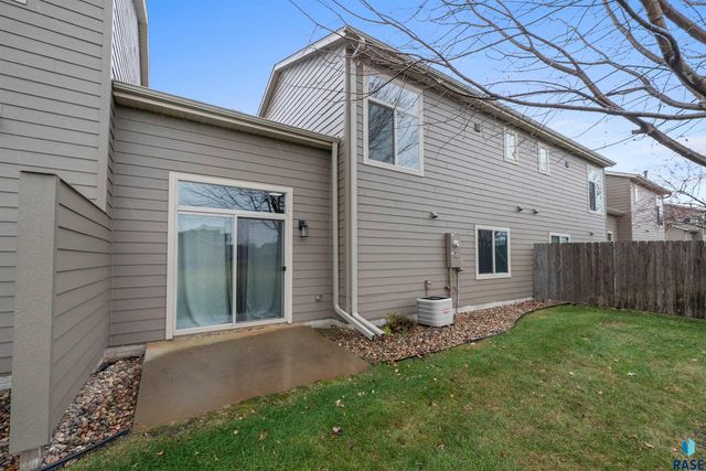 2904 E Indigo Pl Place, Sioux Falls, SD 57108