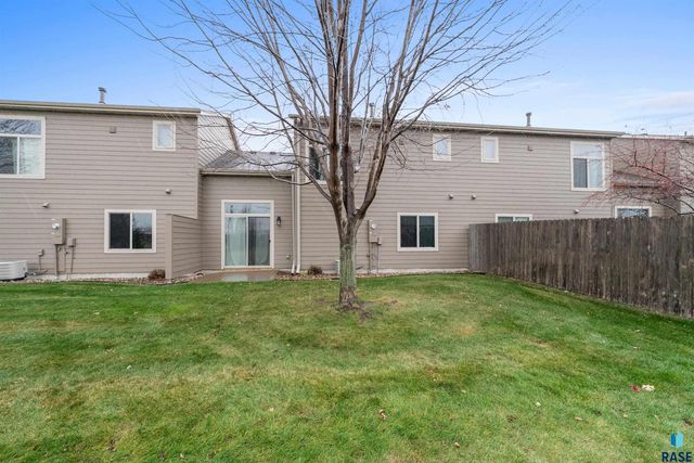 2904 E Indigo Pl Place, Sioux Falls, SD 57108