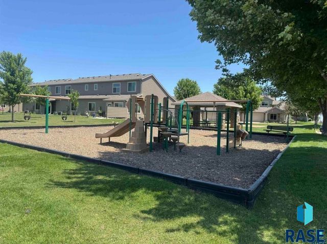 2904 E Indigo Pl Place, Sioux Falls, SD 57108