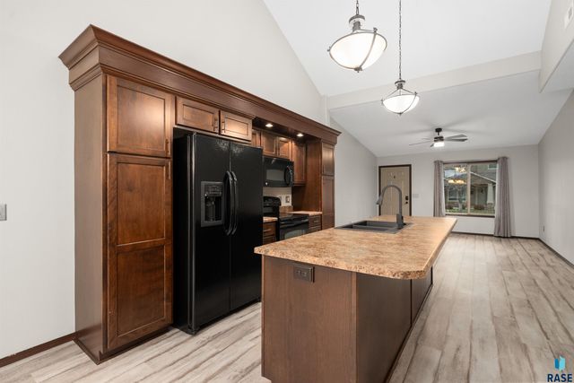 2904 E Indigo Pl Place, Sioux Falls, SD 57108