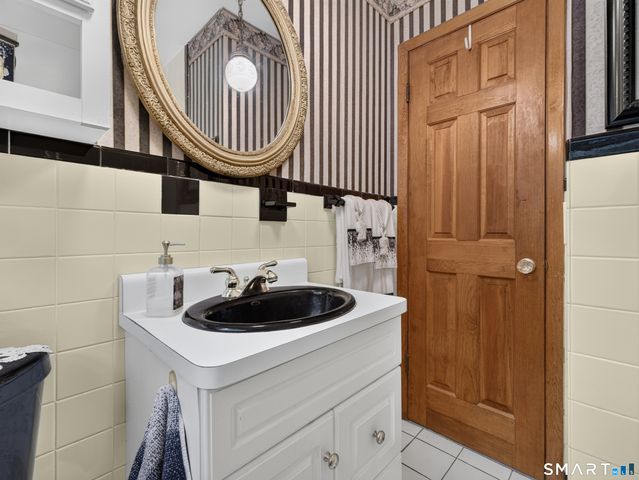 80 Chidsey Drive, North Branford, CT 06471