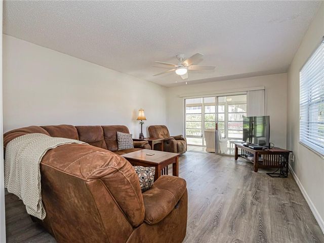 28 Pine Arbor Lane 101, Vero Beach, FL 32962