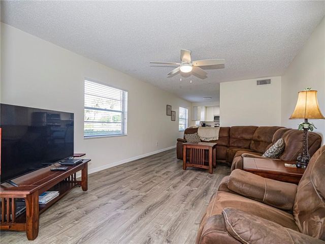 28 Pine Arbor Lane 101, Vero Beach, FL 32962