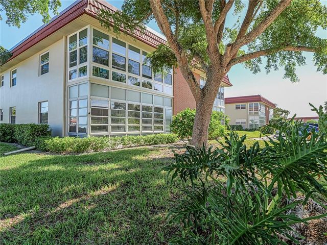 28 Pine Arbor Lane 101, Vero Beach, FL 32962