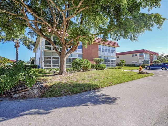 28 Pine Arbor Lane 101, Vero Beach, FL 32962