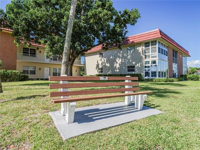 28 Pine Arbor Lane 101, Vero Beach, FL 32962