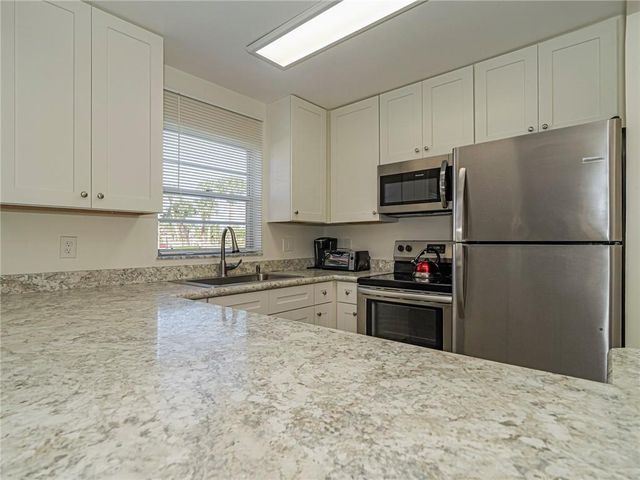 28 Pine Arbor Lane 101, Vero Beach, FL 32962