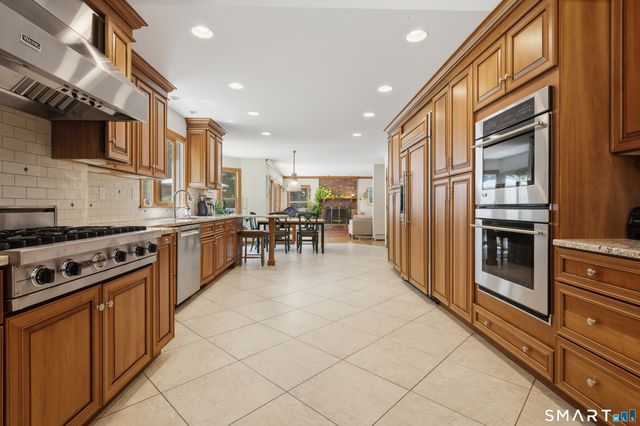 85 Scenic Court, Cheshire, CT 06410