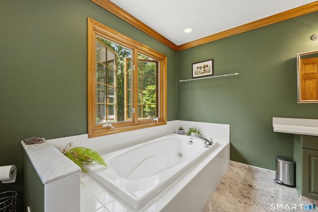 85 Scenic Court, Cheshire, CT 06410