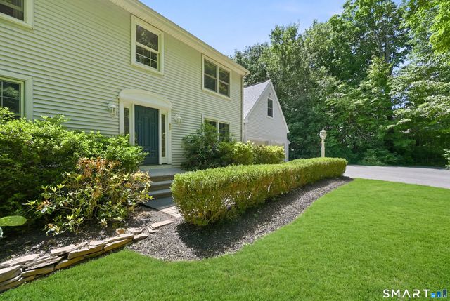 85 Scenic Court, Cheshire, CT 06410