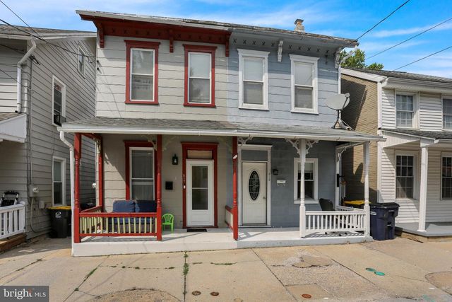 317 W HIGH ST, Womelsdorf, PA 19567
