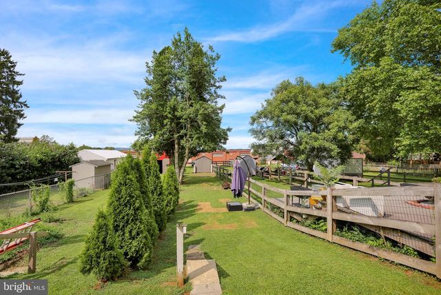 317 W HIGH ST, Womelsdorf, PA 19567