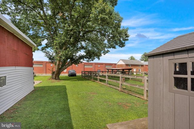 317 W HIGH ST, Womelsdorf, PA 19567