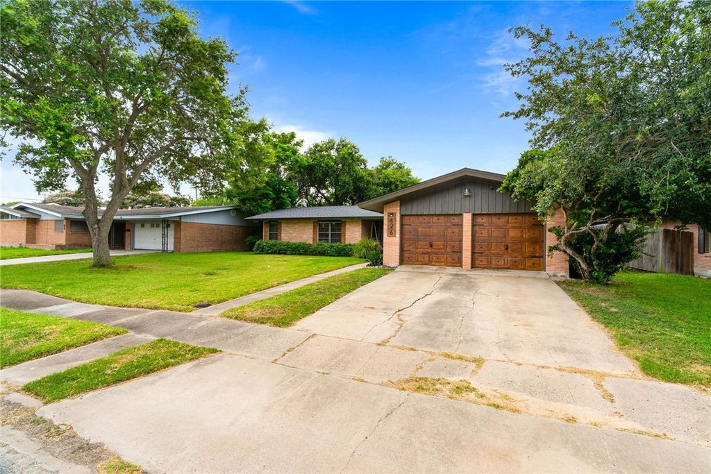 426 Troy Dr, Corpus Christi, TX 78412 — photo 2