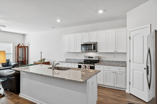 404 Masters Way, Dickson, TN 37055